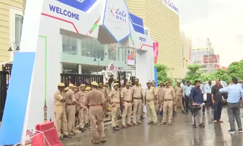 ലുലു വിവാദം; സ്റ്റേഷൻ ഇൻചാർജിനെ സ്ഥലം മാറ്റി യുപി പൊലീസ്