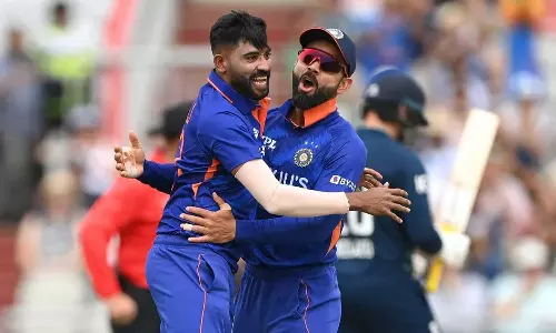 സിറാജിന്റെ മിന്നലാക്രമണം; അസ്ഹറിനും ധോണിക്കും ശേഷം ചരിത്രമെഴുതുമോ രോഹിത്?