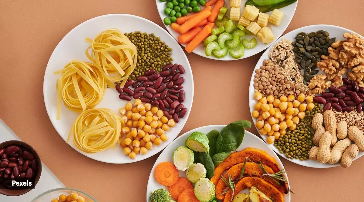 ആര്‍ത്തവസമയത്തെ വയറുവീര്‍ക്കലും വേദനയും‍; കഴിക്കാം ഈ 9 ഭക്ഷണങ്ങള്‍