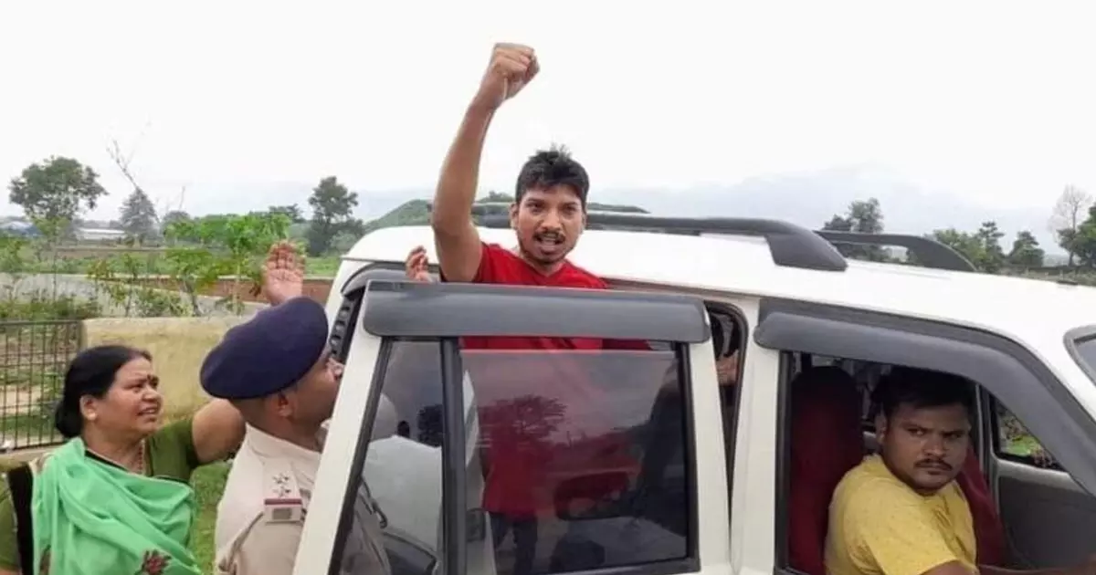 പെഗാസസ് ലിസ്റ്റില് ഉള്പ്പെട്ട മാധ്യമപ്രവര്ത്തകന് അറസ്റ്റില്; യു.എ.പി.എ ചുമത്തി പെഗാസസ് ലിസ്റ്റില് ഉള്പ്പെട്ട മാധ്യമപ്രവര്ത്തകന് അറസ്റ്റില്; യു.എ.പി.എ ചുമത്തി