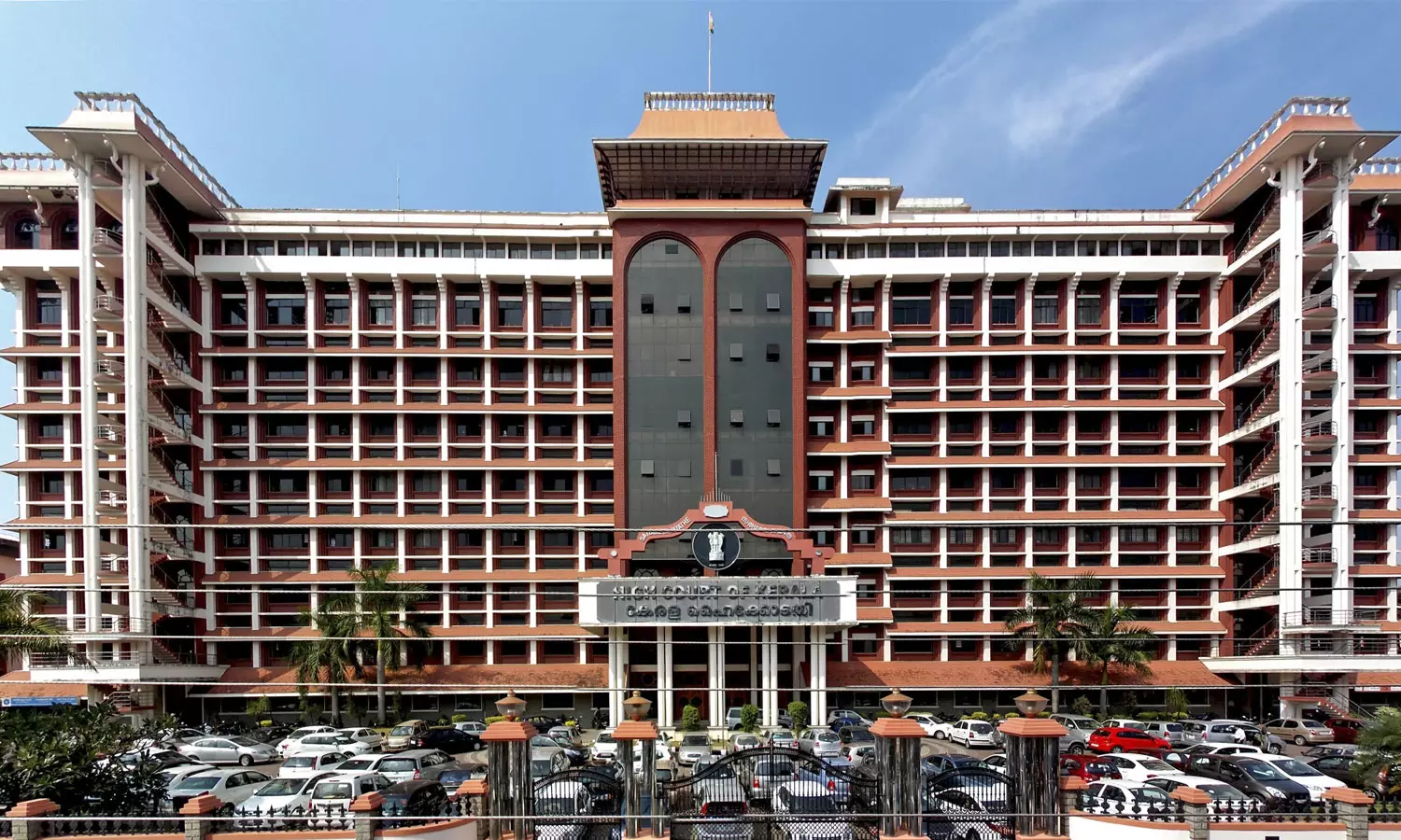 പ്ലസ് വൺ പ്രവേശനം: അപേക്ഷാതീയതി വ്യാഴാഴ്ച വരെ നീട്ടണമെന്ന് ഹൈക്കോടതി