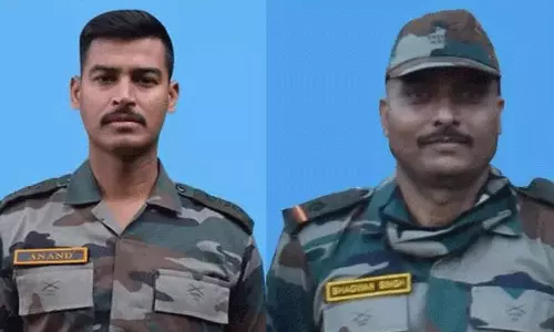 കശ്മീരില് അബദ്ധത്തിൽ ഗ്രനേഡ് പൊട്ടി രണ്ട് സൈനികർ കൊല്ലപ്പെട്ടു കശ്മീരില് അബദ്ധത്തിൽ ഗ്രനേഡ് പൊട്ടി രണ്ട് സൈനികർ കൊല്ലപ്പെട്ടു