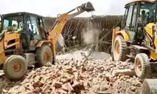 ഉച്ചഭാഷിണിയിൽ നമസ്കാരം നടത്തുന്നതായി പരാതി; യു.പിയിൽ മദ്രസാകെട്ടിടം പൊളിച്ചുനീക്കി ഉച്ചഭാഷിണിയിൽ നമസ്കാരം നടത്തുന്നതായി പരാതി; യു.പിയിൽ മദ്രസാകെട്ടിടം പൊളിച്ചുനീക്കി