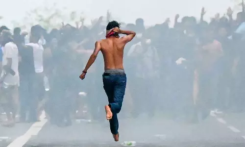 ശ്രീലങ്കയിൽ പൊലീസിന്റെ കണ്ണീർവാതക ഷെല്ലുകൾ തട്ടിയെടുത്ത ആൾ പിടിയിൽ