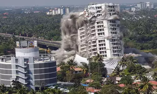 ഉദ്യോഗസ്ഥർ പ്രധാന ഉത്തരവാദികളെന്ന് കമ്മീഷൻ റിപ്പോർട്ട്; മരടിലെ ഫ്ളാറ്റുകൾ പൊളിച്ച സംഭവത്തിൽ പുതിയ വഴിത്തിരിവ്