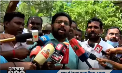 സമാധാനപരമായി പ്രതിഷേധിച്ചത് വധശ്രമമാക്കുന്നത് മുഖ്യമന്ത്രിയുടെ ഭീരുത്വം: കെ.എസ് ശബരീനാഥൻ