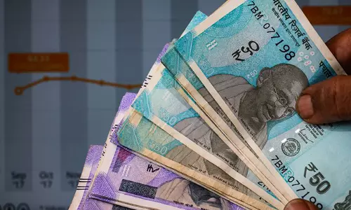 രൂപക്ക് വീണ്ടും തകർച്ച; ഒമാനി റിയാലിനെതിരെ  207.96 എന്ന വിനിമയ നിരക്കിലേക്ക് താഴ്ന്നു