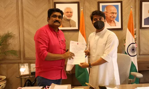 രണ്ട് പ്രശ്നങ്ങളുമായി എ.എ റഹീം വ്യോമയാന മന്ത്രിയെ കണ്ടു; അടിയന്തര നടപടി വേണമെന്ന് ആവശ്യപ്പെട്ടു രണ്ട് പ്രശ്നങ്ങളുമായി എ.എ റഹീം വ്യോമയാന മന്ത്രിയെ കണ്ടു; അടിയന്തര നടപടി വേണമെന്ന് ആവശ്യപ്പെട്ടു