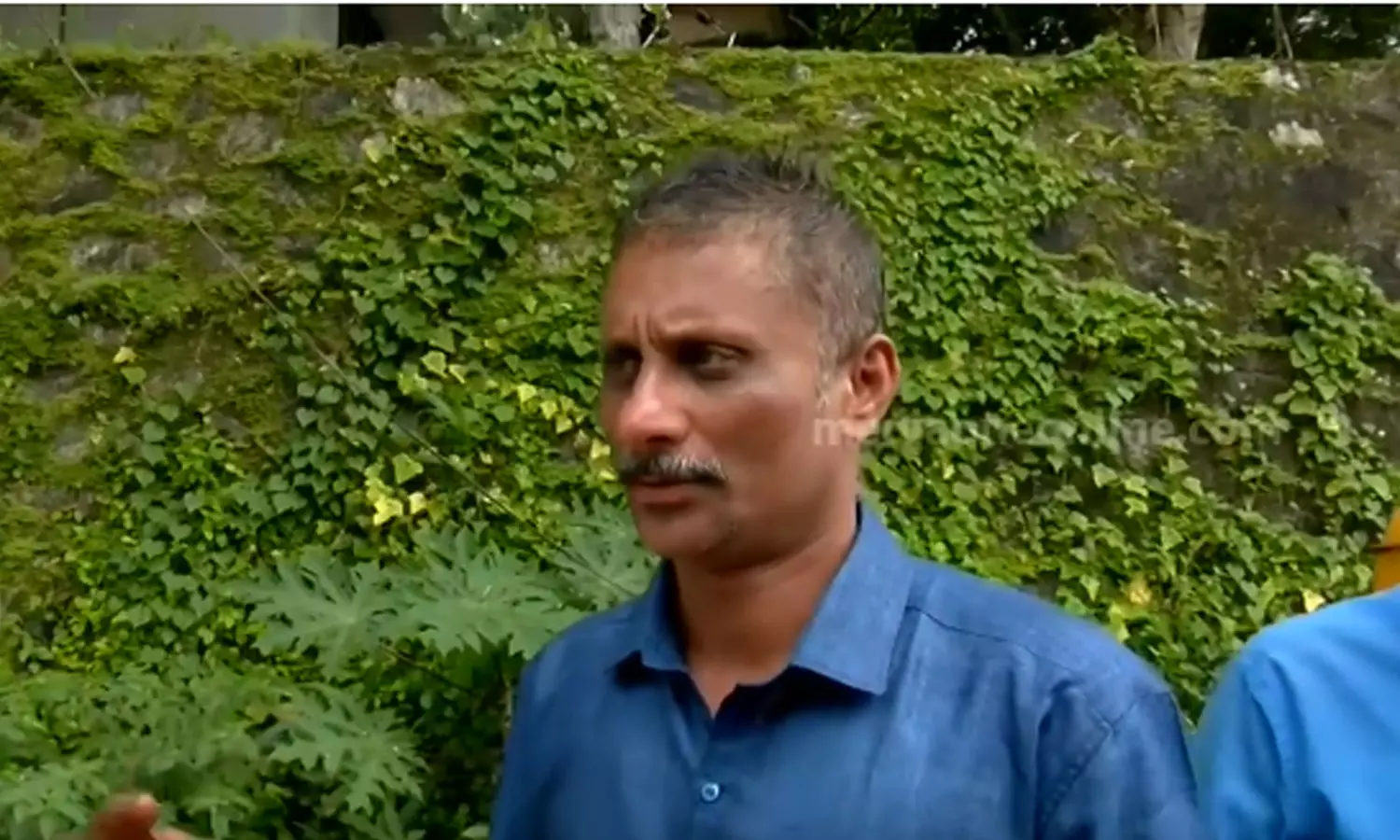 നീറ്റ് പരീക്ഷക്കെത്തിയ വിദ്യാർഥികളുടെ അടിവസ്ത്രം അഴിപ്പിച്ചത് ശുചീകരണ തൊഴിലാളികൾ: അറസ്റ്റിലായ യുവതിയുടെ പിതാവ്