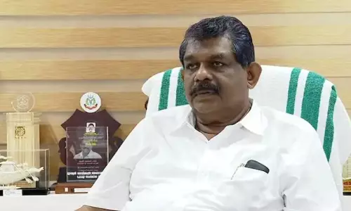 തൊണ്ടിമുതൽ ക്രമക്കേട് കേസ്; ആന്റണി രാജുവിന്റെ കയ്യക്ഷരം സ്ഥിരീകരിച്ച് ഫോറൻസിക് റിപ്പോർട്ട് തൊണ്ടിമുതൽ ക്രമക്കേട് കേസ്; ആന്റണി രാജുവിന്റെ കയ്യക്ഷരം സ്ഥിരീകരിച്ച് ഫോറൻസിക് റിപ്പോർട്ട്