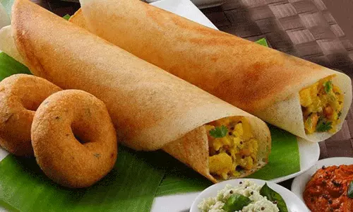 നമ്മുടെ ദോശയും വടയും തന്നെയാണോ ഇത്...? യു.എസ്  റസ്‌റ്റോറന്റിലെ പേരും വിലയും കണ്ട് ഞെട്ടി സോഷ്യൽമീഡിയ