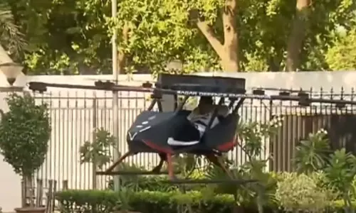 മനുഷ്യർക്ക് കയറാവുന്ന ഡ്രോണുമായി ഇന്ത്യ; പ്രധാനമന്ത്രിയുടെ സാന്നിധ്യത്തിൽ പ്രദർശനം