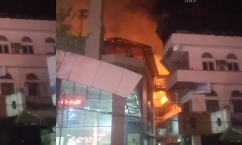 കോഴിക്കോട് മർക്കസ് കോപ്ലക്സിൽ തീപിടിത്തം കോഴിക്കോട് മർക്കസ് കോപ്ലക്സിൽ തീപിടിത്തം