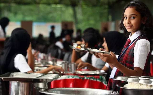 സംസ്ഥാനത്തെ സ്കൂൾ ഉച്ച ഭക്ഷണ വിതരണ പദ്ധതി പ്രതിസന്ധിയിൽ