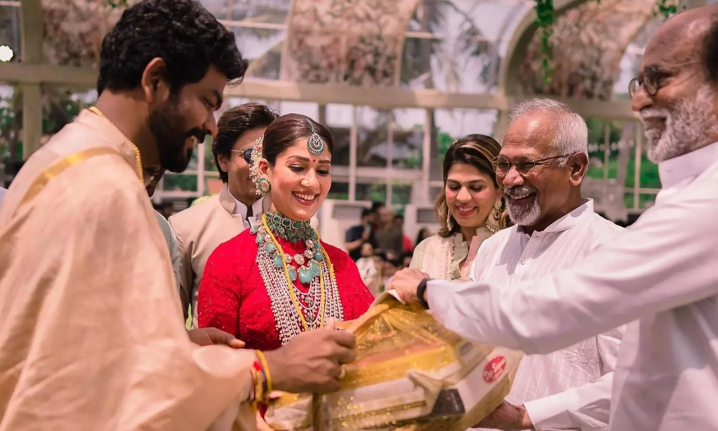 അല്ല..അങ്ങനെയല്ല; വിക്കി-നയന്സ് വിവാഹം ഉടന് സ്ട്രീം ചെയ്യുമെന്ന് നെറ്റ്ഫ്ലിക്സ് അല്ല..അങ്ങനെയല്ല; വിക്കി-നയന്സ് വിവാഹം ഉടന് സ്ട്രീം ചെയ്യുമെന്ന് നെറ്റ്ഫ്ലിക്സ്