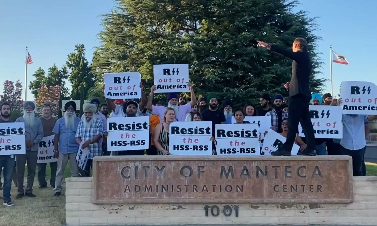 ആർ.എസ്.എസ്സിനെ അമേരിക്കയിൽനിന്ന് പുറത്താക്കണം; കാലിഫോർണിയയിൽ വൻ പ്രതിഷേധം ആർ.എസ്.എസ്സിനെ അമേരിക്കയിൽനിന്ന് പുറത്താക്കണം; കാലിഫോർണിയയിൽ വൻ പ്രതിഷേധം