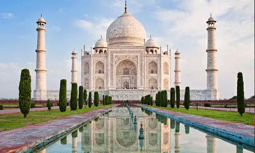 കൂടുതൽ വരുമാനം ഉണ്ടാക്കുന്ന ചരിത്രസ്മാരകം; റെക്കോർഡിന് ഇളക്കം തട്ടാതെ താജ്മഹൽ