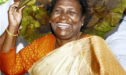 സന്താൾ ഗോത്രത്തിൽ നിന്ന് ഇന്ത്യക്ക് 15ാം രാഷ്ട്രപതി; ചരിത്ര വനിതയായി ദ്രൗപദി മുർമു സന്താൾ ഗോത്രത്തിൽ നിന്ന് ഇന്ത്യക്ക് 15ാം രാഷ്ട്രപതി; ചരിത്ര വനിതയായി ദ്രൗപദി മുർമു