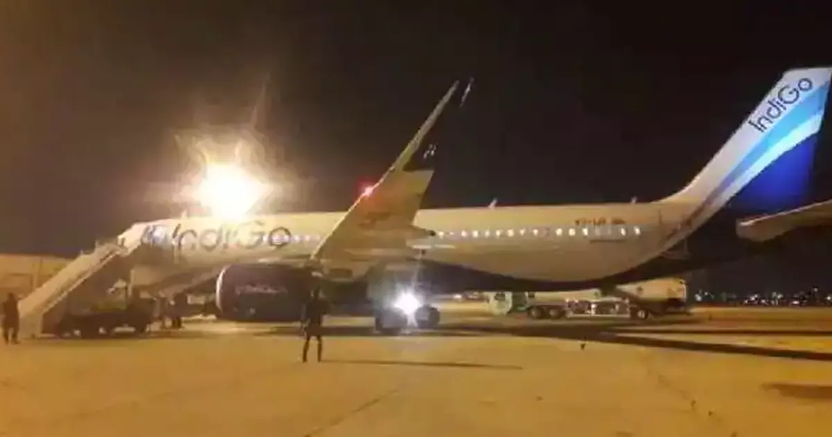 ഇന്ഡിഗോ വിമാനത്തില് ബോംബ് ഭീഷണി മുഴക്കിയ യാത്രക്കാരന് അറസ്റ്റില് ഇന്ഡിഗോ വിമാനത്തില് ബോംബ് ഭീഷണി മുഴക്കിയ യാത്രക്കാരന് അറസ്റ്റില്