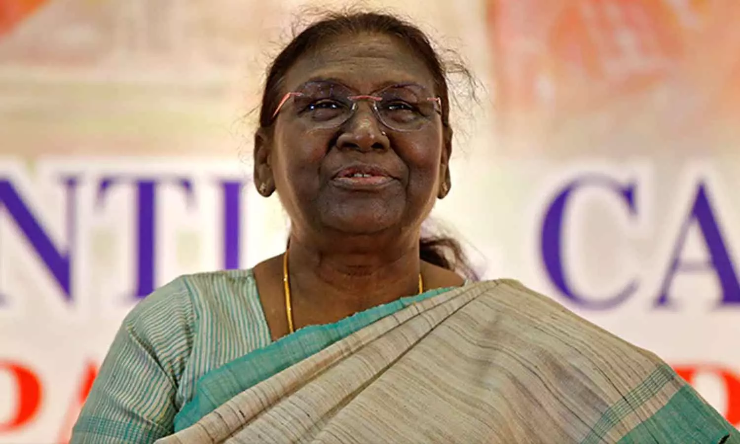 ദ്രൗപദി മുർമുവിന് അനുകൂലമായി ക്രോസ് വോട്ടിങ്; പ്രതിപക്ഷനിരയിൽ ഭിന്നത ദ്രൗപദി മുർമുവിന് അനുകൂലമായി ക്രോസ് വോട്ടിങ്; പ്രതിപക്ഷനിരയിൽ ഭിന്നത