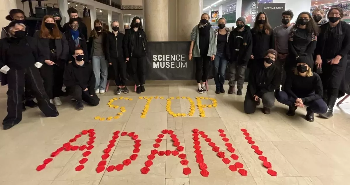 ശാസ്ത്ര മ്യൂസിയത്തിന് അദാനിയുടെ സ്‌പോൺസർഷിപ്പ്; ലണ്ടനിൽ വൻ പ്രതിഷേധം