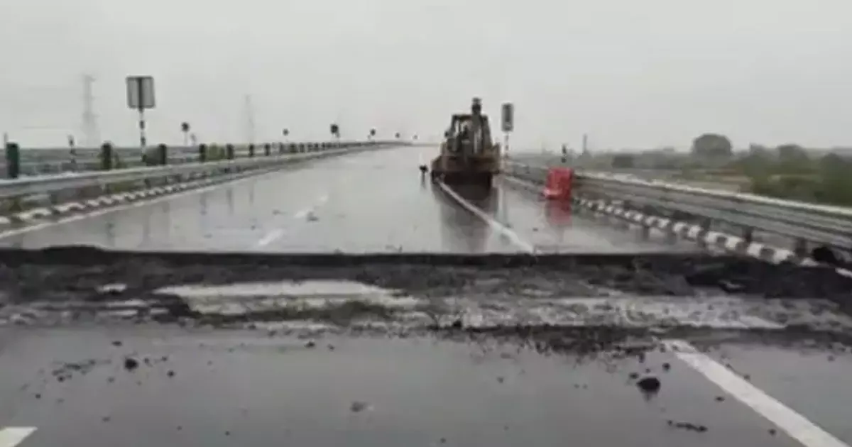 15000 കോടി മുടക്കി നിർമിച്ച എക്‌സ്പ്രസ് വേ ഒരാഴ്ച തികയും മുമ്പ് തകർന്നു