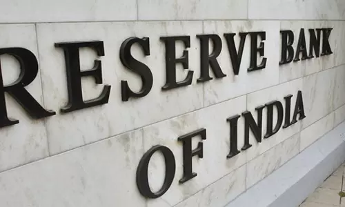 രൂപയുടെ മൂല്യത്തകർച്ച: കരുതൽ നാണ്യശേഖരം വിനിയോഗിക്കാൻ ഒരുങ്ങി റിസർവ് ബാങ്ക്