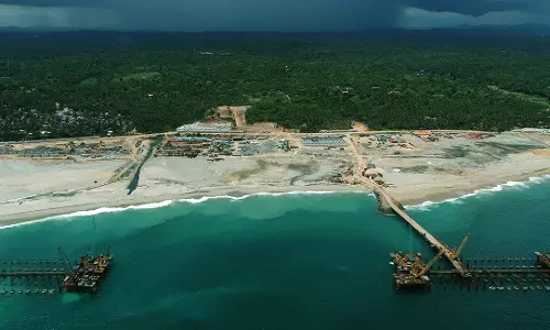 വിഴിഞ്ഞം തുറമുഖ നിര്‍മാണം വൈകുന്നതിൽ സർക്കാരിന് കടുത്ത അതൃപ്തി