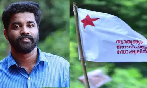 ഹാജർ ഇല്ലാതിരുന്നിട്ടും എസ്എഫ്ഐ സെക്രട്ടറിക്ക് പരീക്ഷയെഴുതാൻ അനുമതി നൽകിയെന്ന് ഗവർണർക്ക് പരാതി ഹാജർ ഇല്ലാതിരുന്നിട്ടും എസ്എഫ്ഐ സെക്രട്ടറിക്ക് പരീക്ഷയെഴുതാൻ അനുമതി നൽകിയെന്ന് ഗവർണർക്ക് പരാതി