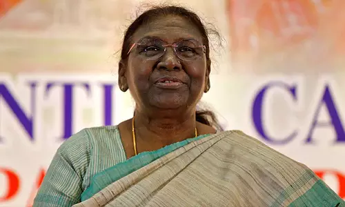 ദ്രൗപദി മുർമുവിന് അനുകൂലമായി ക്രോസ് വോട്ടിങ്; പ്രതിപക്ഷനിരയിൽ ഭിന്നത ദ്രൗപദി മുർമുവിന് അനുകൂലമായി ക്രോസ് വോട്ടിങ്; പ്രതിപക്ഷനിരയിൽ ഭിന്നത