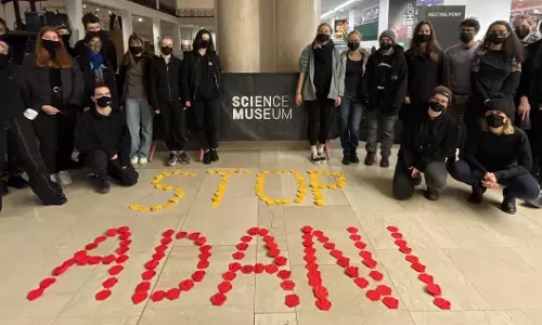 ശാസ്ത്ര മ്യൂസിയത്തിന് അദാനിയുടെ സ്പോൺസർഷിപ്പ്; ലണ്ടനിൽ വൻ പ്രതിഷേധം ശാസ്ത്ര മ്യൂസിയത്തിന് അദാനിയുടെ സ്പോൺസർഷിപ്പ്; ലണ്ടനിൽ വൻ പ്രതിഷേധം