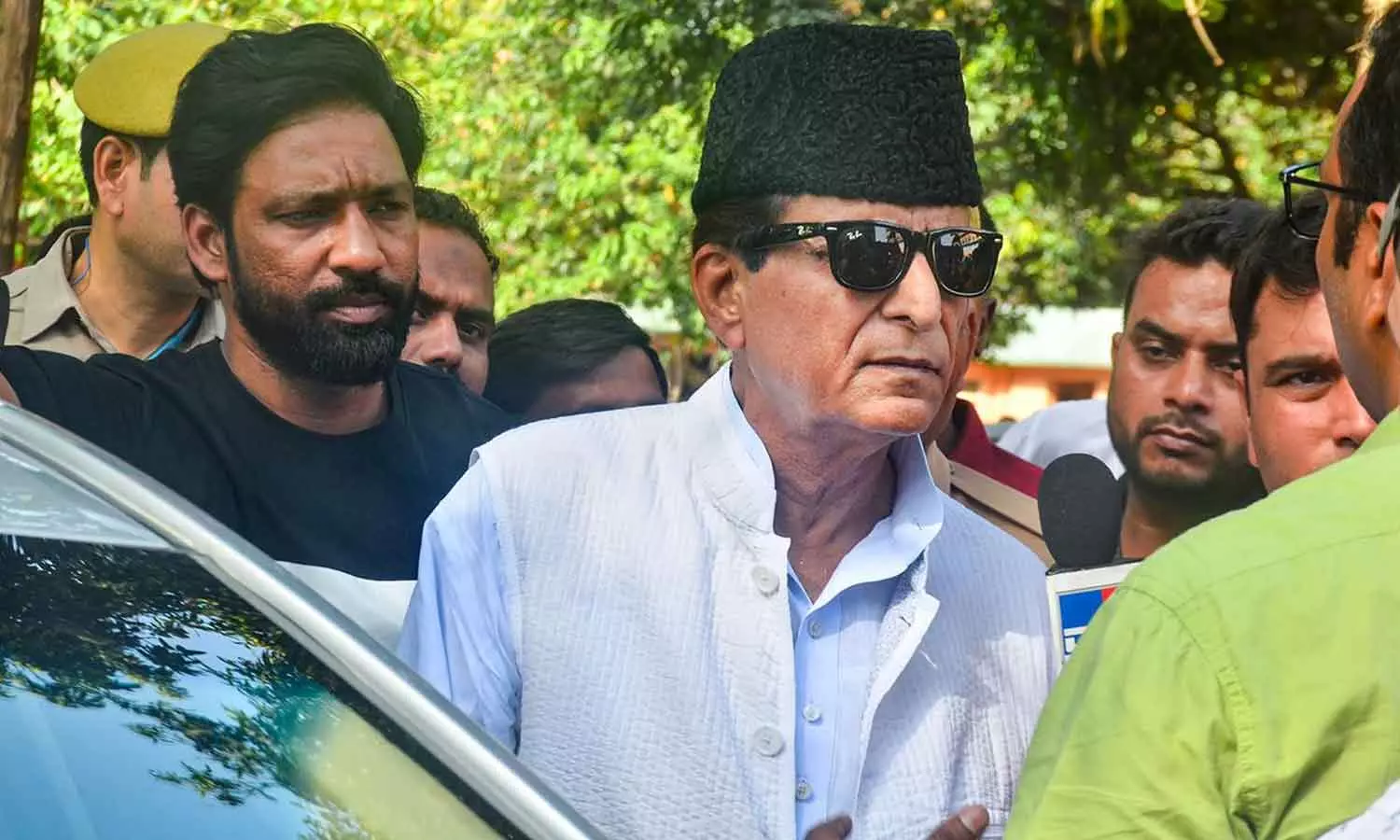 എസ്പി നേതാവ് അസം ഖാന് സുപ്രിംകോടതി സ്ഥിരം ജാമ്യം അനുവദിച്ചു; ഹൈക്കോടതിക്ക് വിമർശനം എസ്പി നേതാവ് അസം ഖാന് സുപ്രിംകോടതി സ്ഥിരം ജാമ്യം അനുവദിച്ചു; ഹൈക്കോടതിക്ക് വിമർശനം