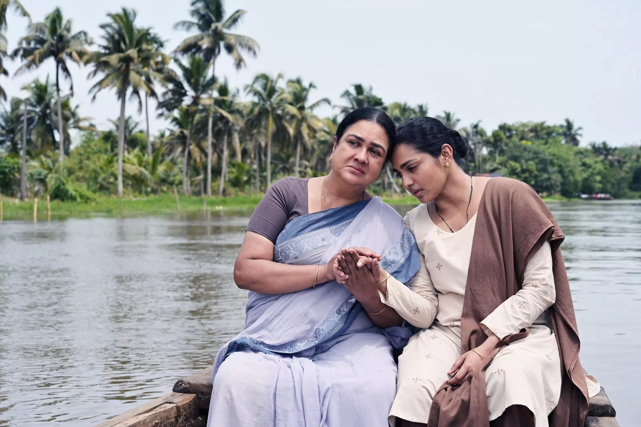 ദേശീയ പുരസ്കാര ജേതാവ് ക്രിസ്റ്റോ ടോമി സംവിധാനം; പാര്‍വതി നായിക, ഉള്ളൊഴുക്ക് ചിത്രീകരണം തുടരുന്നു