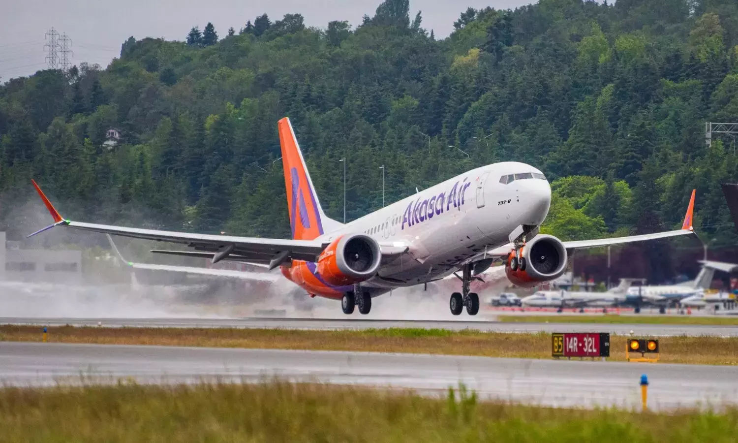 ചെലവ് കുറഞ്ഞ വിമാനയാത്ര; ആകാശ ഓഗസ്റ്റ് മുതൽ പറന്ന് തുടങ്ങും ചെലവ് കുറഞ്ഞ വിമാനയാത്ര; ആകാശ ഓഗസ്റ്റ് മുതൽ പറന്ന് തുടങ്ങും