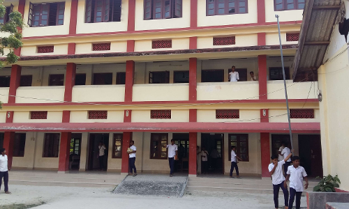 ലക്ഷദ്വീപിലെ സ്‌കൂളുകളിൽ ഉച്ചഭക്ഷണത്തിന് മാംസാഹാരം തുടരും