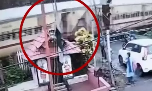 ഗെയിറ്റിനടിയിലൂടെ നൂണ്ടു കയറിയത് മരണത്തിലേക്ക്; കണ്ണൂരില്‍ വിദ്യാര്‍ഥിനിക്ക് ദാരുണാന്ത്യം