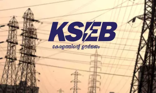 കെ.എസ്.ഇ.ബിയുടെ ഡിജിറ്റൽ ഷോക്ക്; 1,000 രൂപയ്ക്കു മുകളിലുള്ള വൈദ്യുതി ബിൽ ഇനി കൗണ്ടറിൽ സ്വീകരിക്കില്ല കെ.എസ്.ഇ.ബിയുടെ ഡിജിറ്റൽ ഷോക്ക്; 1,000 രൂപയ്ക്കു മുകളിലുള്ള വൈദ്യുതി ബിൽ ഇനി കൗണ്ടറിൽ സ്വീകരിക്കില്ല
