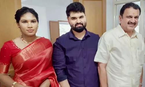 ബന്ധുക്കൾ മാത്രം, ലളിതമായ ചടങ്ങ്; കെ. മുരളീധരന്റെ മകൻ വിവാഹിതനായി ബന്ധുക്കൾ മാത്രം, ലളിതമായ ചടങ്ങ്; കെ. മുരളീധരന്റെ മകൻ വിവാഹിതനായി