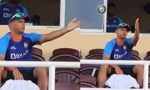 ടെൻഷനടിച്ച് ദ്രാവിഡും കൈ ഉയർത്തി:  വീഡിയോ വൈറൽ