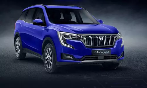 കുതിച്ച് കയറി ബുക്കിങ്, പക്ഷേ കയ്യിൽ കിട്ടാൻ 2 വർഷം കാത്തിരിക്കണം; 1.5 ലക്ഷം ബുക്കിങ് കടന്ന് മഹീന്ദ്ര XUV700