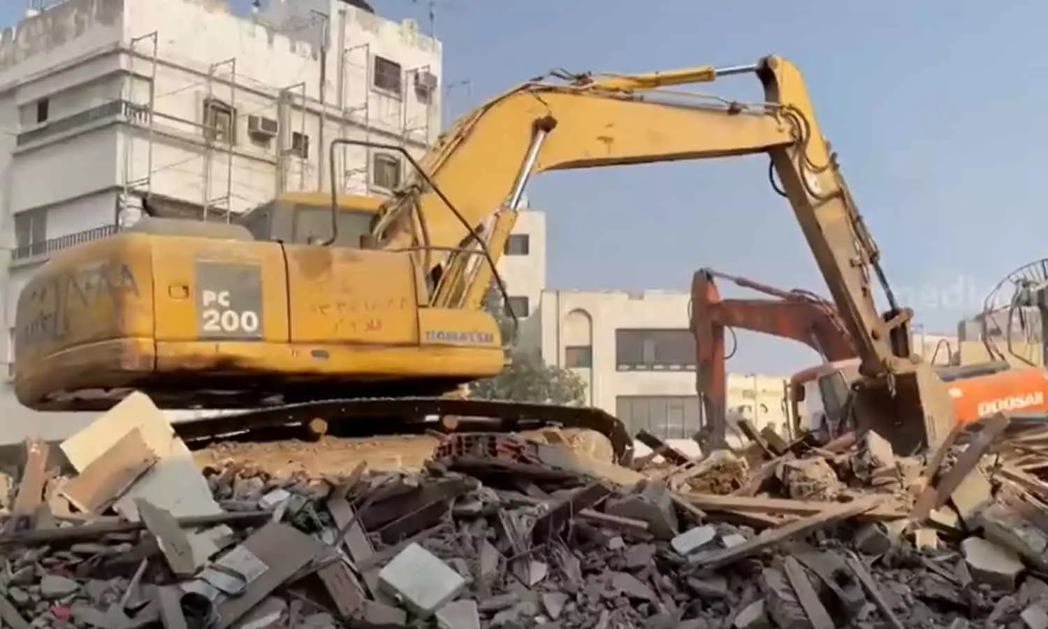 ജിദ്ദയിൽ കെട്ടിടങ്ങൾ പൊളിക്കൽ തുടരുന്നു: മുൻതസഹാത്തിൽ അറിയിപ്പ് നൽകി തുടങ്ങി