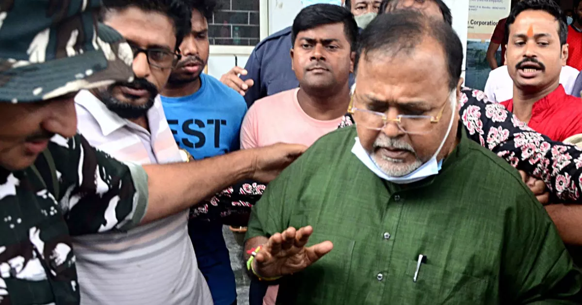 അറസ്റ്റിന് പിന്നാലെ പാർഥ ചാറ്റർജിക്ക് നെഞ്ചുവേദന; ആശുപത്രിയില് പ്രവേശിപ്പിച്ചു അറസ്റ്റിന് പിന്നാലെ പാർഥ ചാറ്റർജിക്ക് നെഞ്ചുവേദന; ആശുപത്രിയില് പ്രവേശിപ്പിച്ചു