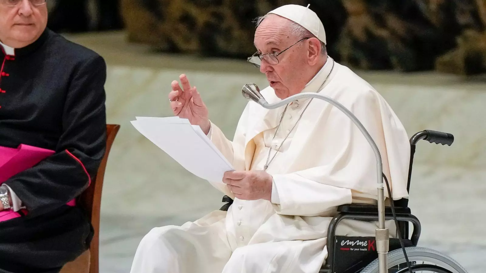 ലോകത്തെ ഞെട്ടിച്ച കൂട്ടക്കുഴിമാടങ്ങൾ; സാംസ്കാരിക വംശഹത്യയ്ക്ക് മാപ്പുപറയാൻ മാർപാപ്പ കാനഡയിൽ ലോകത്തെ ഞെട്ടിച്ച കൂട്ടക്കുഴിമാടങ്ങൾ; സാംസ്കാരിക വംശഹത്യയ്ക്ക് മാപ്പുപറയാൻ മാർപാപ്പ കാനഡയിൽ