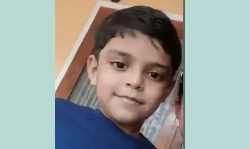 ഏഴ് വയസുകാരനെ ശ്വാസം മുട്ടിച്ച് കൊന്നു; അമ്മ കസ്റ്റഡിയിൽ