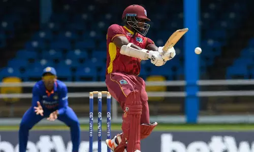 അരങ്ങേറ്റത്തില് അടിവാങ്ങി ആവേശ്; വിൻഡീസിന് മികച്ച തുടക്കം അരങ്ങേറ്റത്തില് അടിവാങ്ങി ആവേശ്; വിൻഡീസിന് മികച്ച തുടക്കം