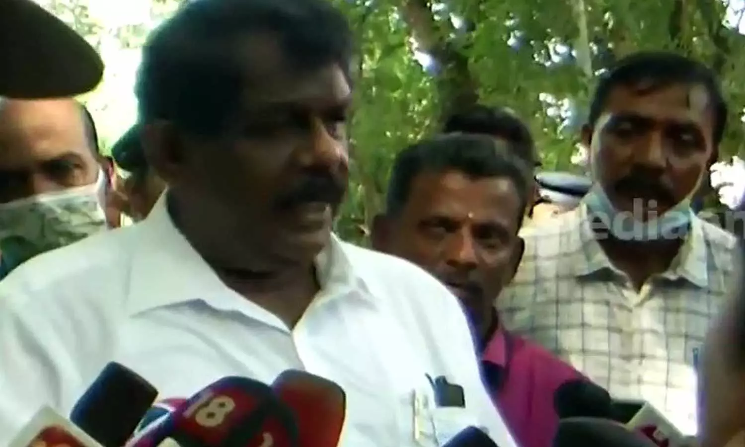 മന്ത്രി ആന്റണി രാജുവിനെ തടഞ്ഞ് കോട്ടൺഹിൽ സ്കൂളിലെ രക്ഷിതാക്കളുടെ പ്രതിഷേധം മന്ത്രി ആന്റണി രാജുവിനെ തടഞ്ഞ് കോട്ടൺഹിൽ സ്കൂളിലെ രക്ഷിതാക്കളുടെ പ്രതിഷേധം