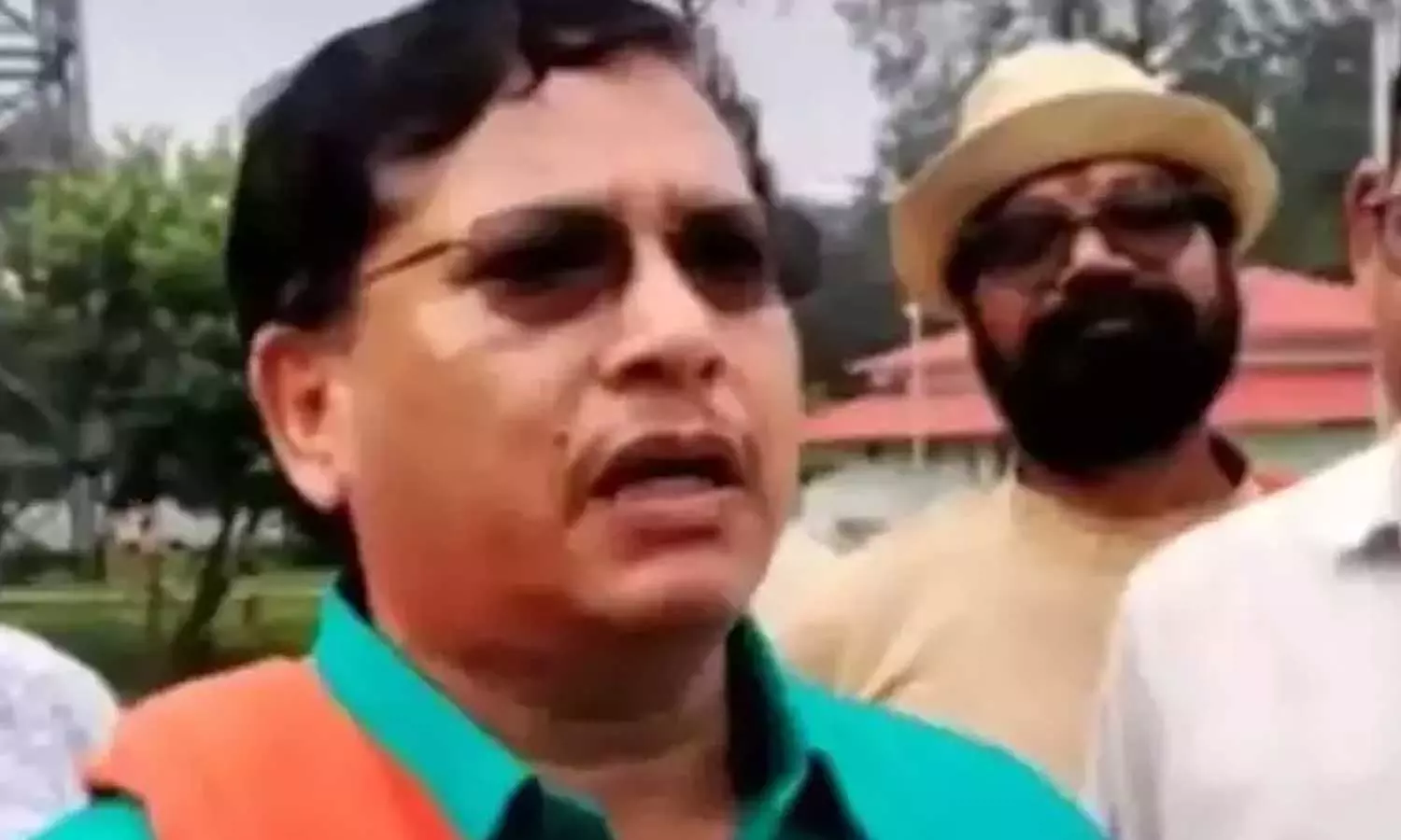 മദ്യം നിർത്തി കഞ്ചാവ് ഉപയോഗിക്കൂ;പുതിയ നിർദേശവുമായി ബി.ജെ.പി എം.എൽ.എ മദ്യം നിർത്തി കഞ്ചാവ് ഉപയോഗിക്കൂ;പുതിയ നിർദേശവുമായി ബി.ജെ.പി എം.എൽ.എ