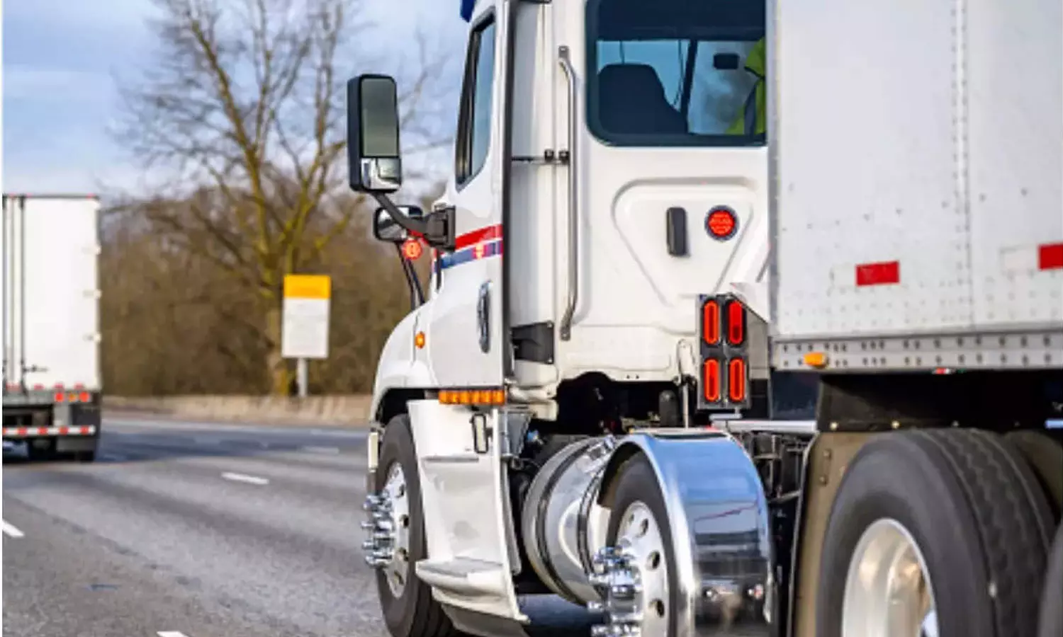 സൗദിയിൽ ഭാരപരിധിയും വലിപ്പവും പാലിക്കാത്ത വാഹനങ്ങൾക്ക് പിഴയും വിലക്കും