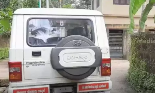 ജീപ്പിൽ രക്തക്കറ; കോഴിക്കോട് മെഡിക്കൽ കോളേജിലെ ആരോഗ്യ വിദ്യാഭ്യാസ വകുപ്പിന്റെ വാഹനം ഉപേക്ഷിച്ച നിലയിൽ
