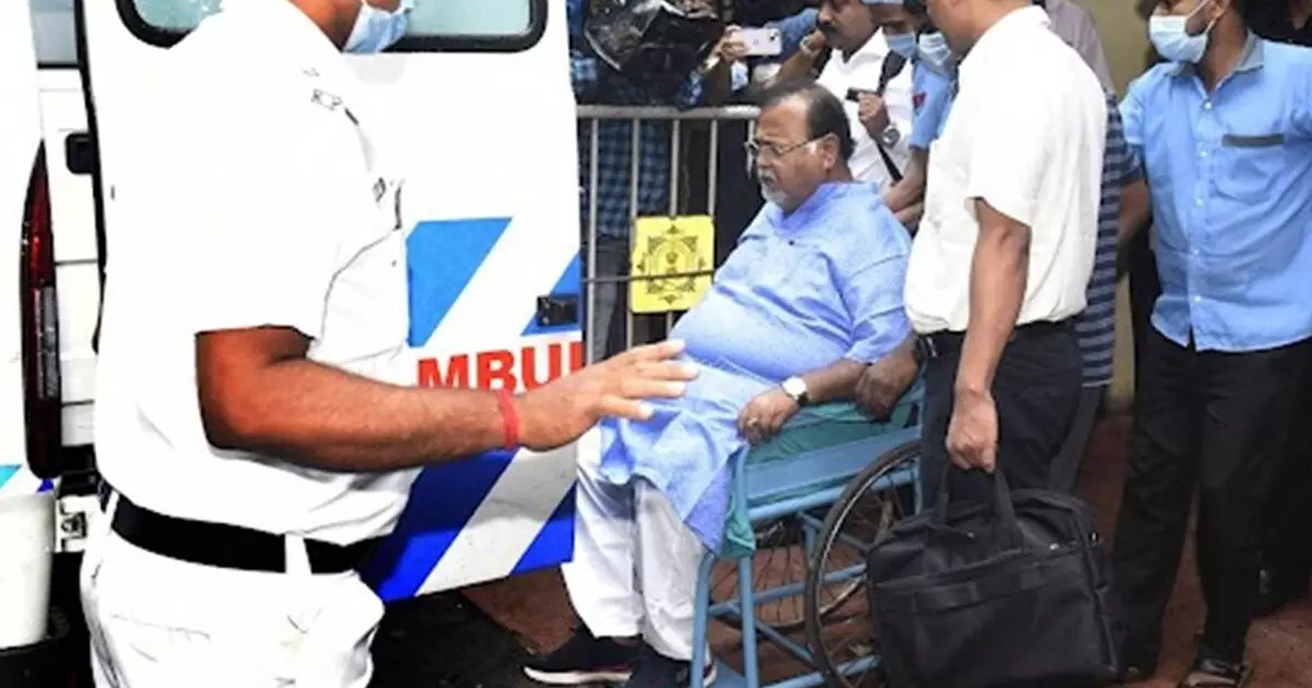 പാര്ഥ ചാറ്റര്ജിക്ക് തിരിച്ചടിയായി മെഡിക്കല് റിപ്പോര്ട്ട്; കസ്റ്റഡിയില് വാങ്ങാന് ഇ.ഡി നീക്കം പാര്ഥ ചാറ്റര്ജിക്ക് തിരിച്ചടിയായി മെഡിക്കല് റിപ്പോര്ട്ട്; കസ്റ്റഡിയില് വാങ്ങാന് ഇ.ഡി നീക്കം